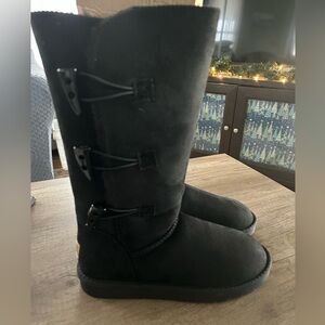 Camel Crown high, warm & fuzzy boots with button fasteners